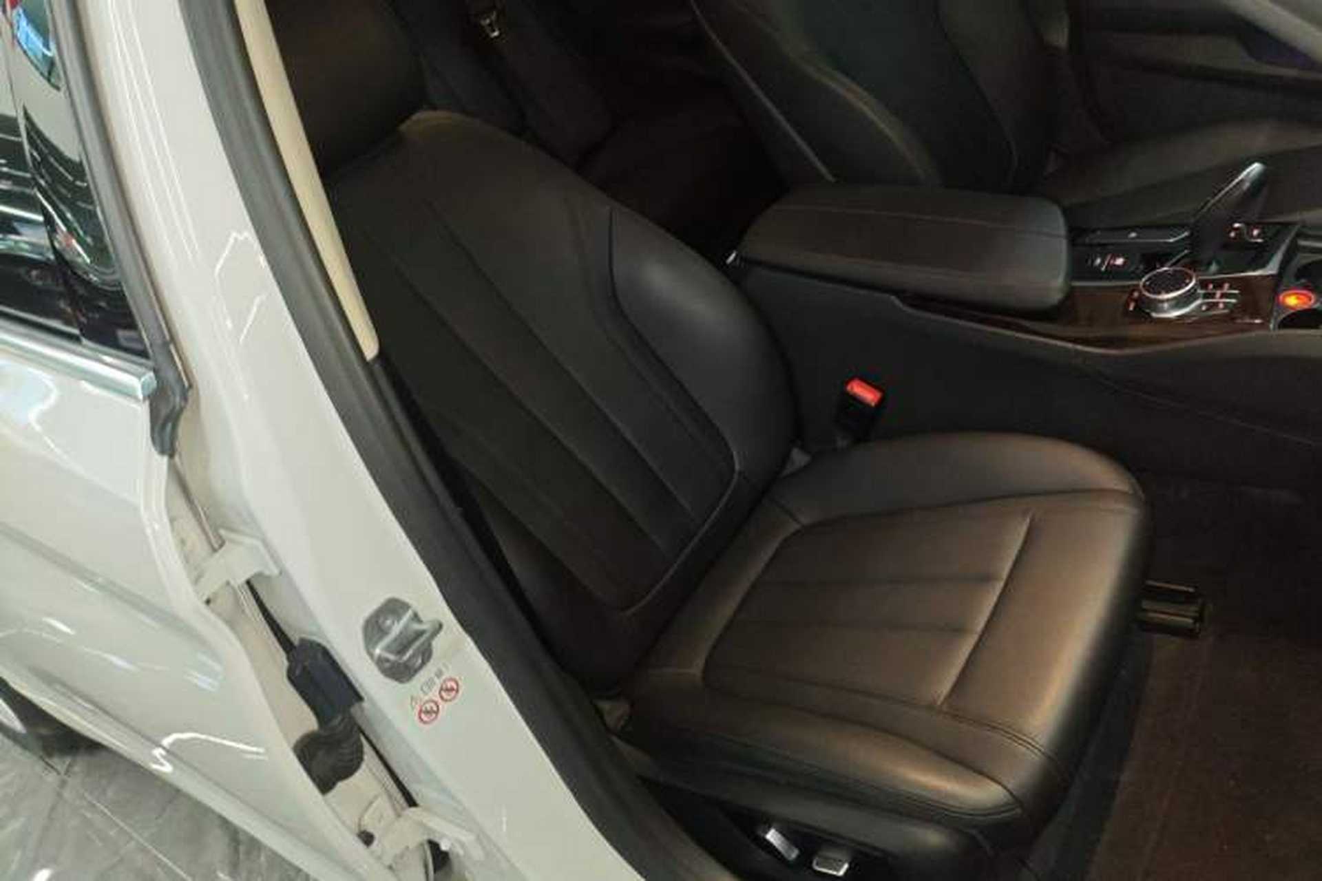 Used BMW 5 Series 2018 525Li Luxury Package Right Front Seat