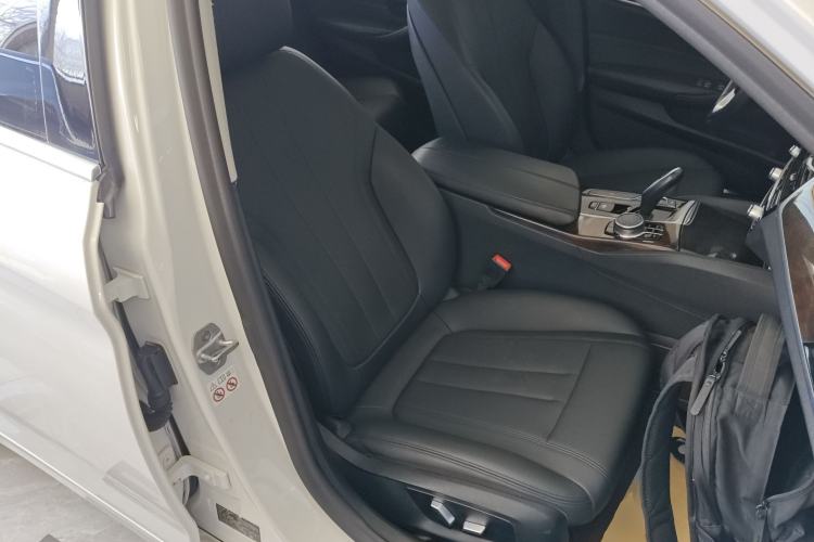 Used BMW 5 Series 2018 525Li Luxury Package Right Front Seat