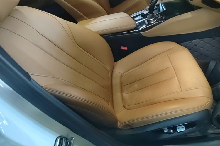 Used BMW 5 Series 2018 530Li Luxury Edition M Sport Package Right Front Seat