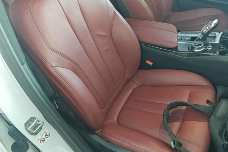 Used BMW 5 Series 2018 Restyled 530Li Leading Edition M Sport Package Right Front Seat