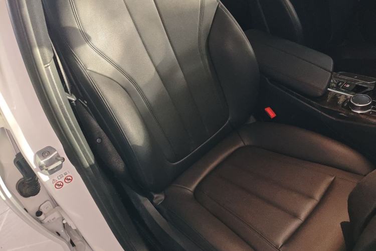 Used BMW 5 Series 2018 525Li M Sport Package Right Front Seat
