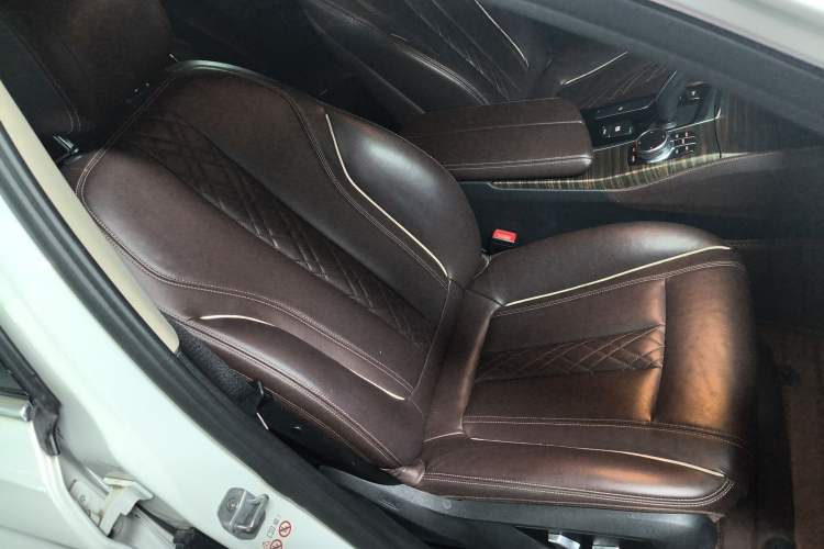 Used BMW 5 Series 2018 530Li Leading Edition Luxury Package Right Front Seat