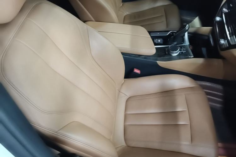Used BMW 5 Series 2018 Restyled 530Li Leading Edition M Sport Package Right Front Seat