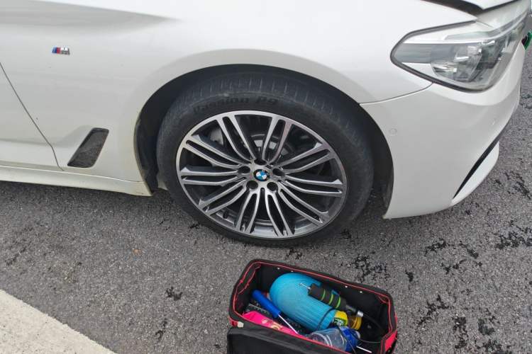 Used BMW 5 Series 2018 530Li Leading Model M Sport Package Right Front Wheel Hub