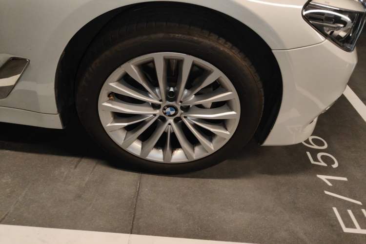 Used BMW 5 Series 2018 525Li Luxury Package Right Front Wheel Hub