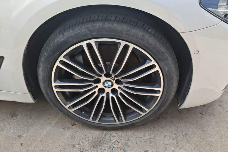 Used BMW 5 Series 2018 530Li Leading Model M Sport Package Right Front Wheel Hub
