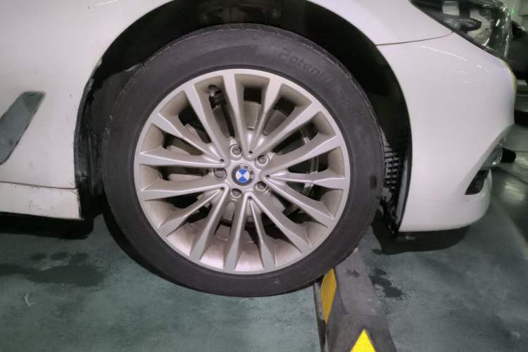 Used BMW 5 Series 2018 525Li Luxury Package Right Front Wheel Hub