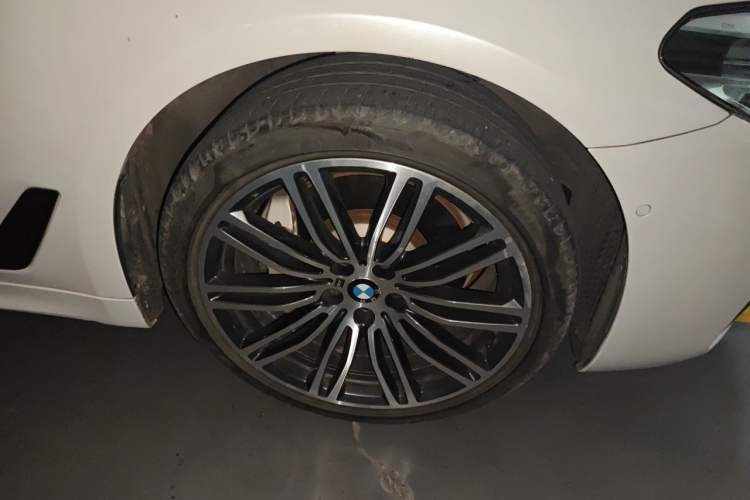 Used BMW 5 Series 2018 530Li Leading Model M Sport Package Right Front Wheel Hub