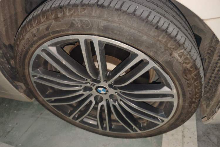 Used BMW 5 Series 2018 530Li Leading Model M Sport Package Right Front Wheel Hub