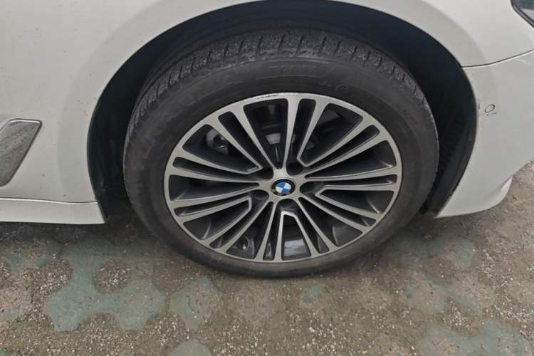 Used BMW 5 Series 2018 Facelifted 530Li Luxury Edition Premium Package Right Front Wheel Hub