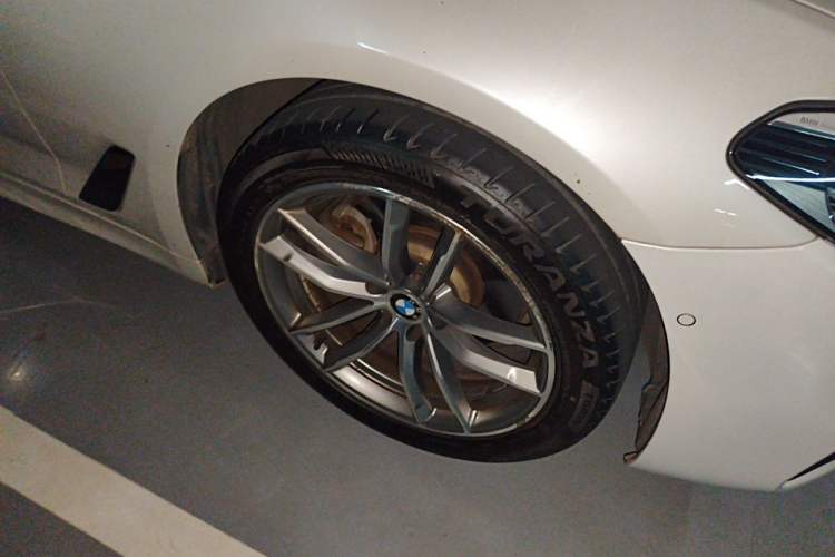 Used BMW 5 Series 2018 525Li M Sport Package Right Front Wheel Hub