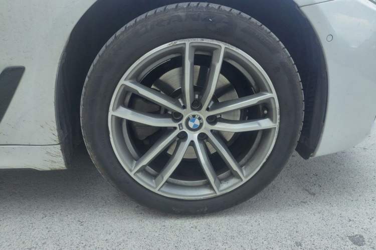 Used BMW 5 Series 2018 525Li M Sport Package Right Front Wheel Hub