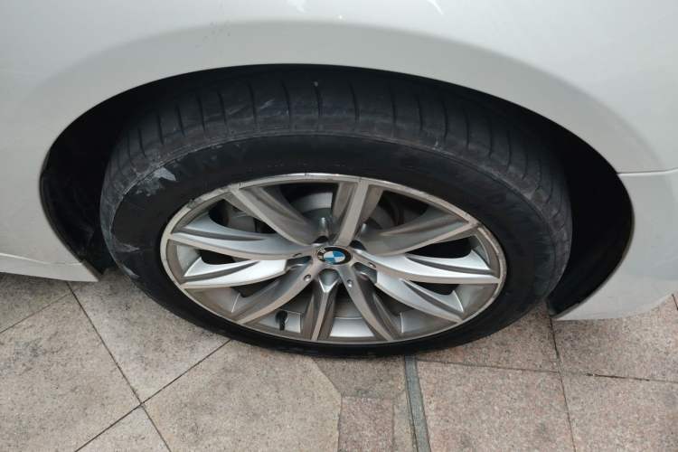 Used BMW 5 Series 2018 528Li Launch Special Edition Right Front Wheel Hub
