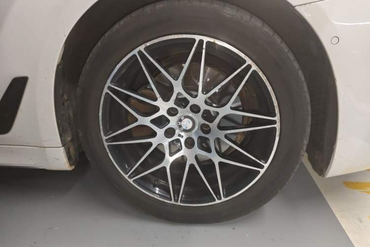 Used BMW 5 Series 2018 525Li M Sport Package Right Front Wheel Hub