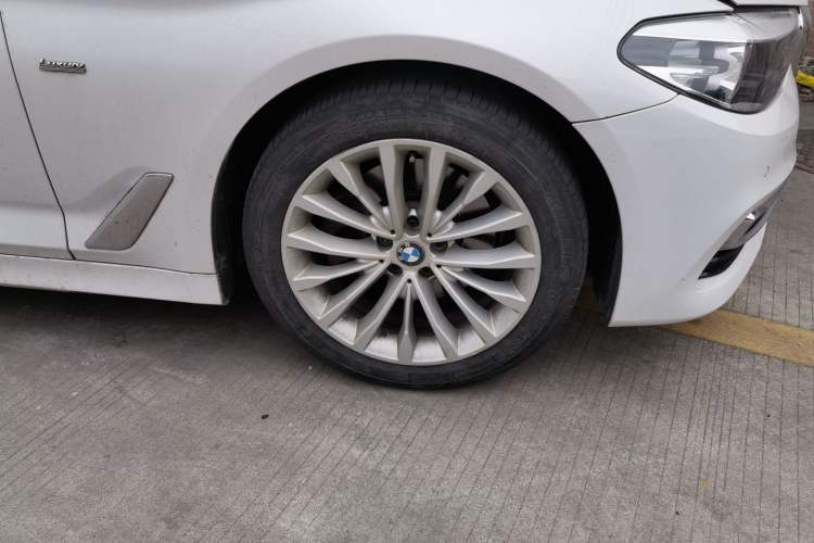 Used BMW 5 Series 2018 525Li Luxury Package Right Front Wheel Hub