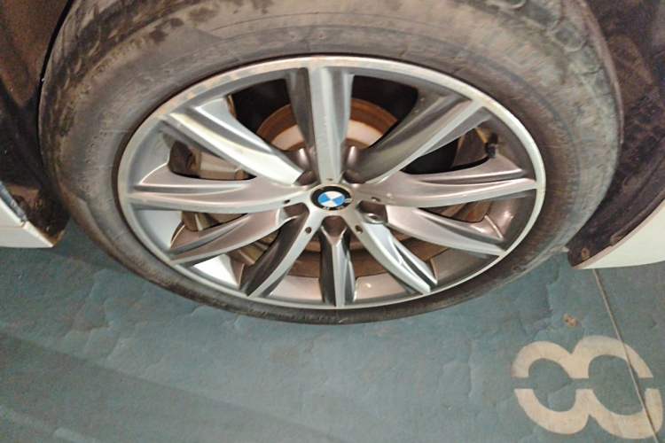 Used BMW 5 Series 2018 528Li Launch Special Edition Right Front Wheel Hub