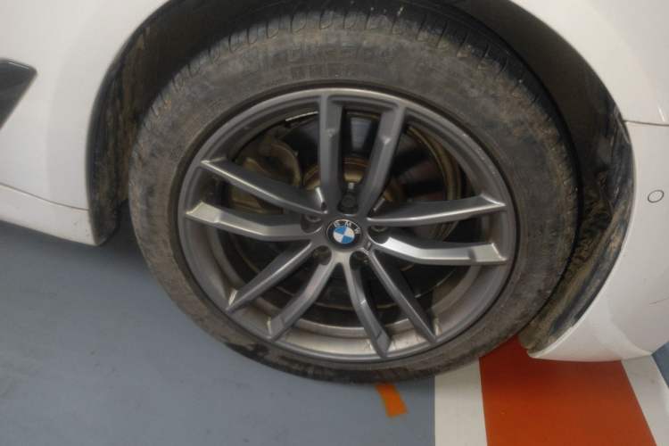 Used BMW 5 Series 2018 525i M Sport Package Right Front Wheel Hub