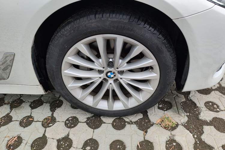 Used BMW 5 Series 2018 Facelifted 530Li xDrive Luxury Package Right Front Wheel Hub