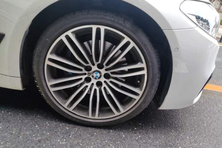 Used BMW 5 Series 2018 530i M Sport Package Right Front Wheel Hub