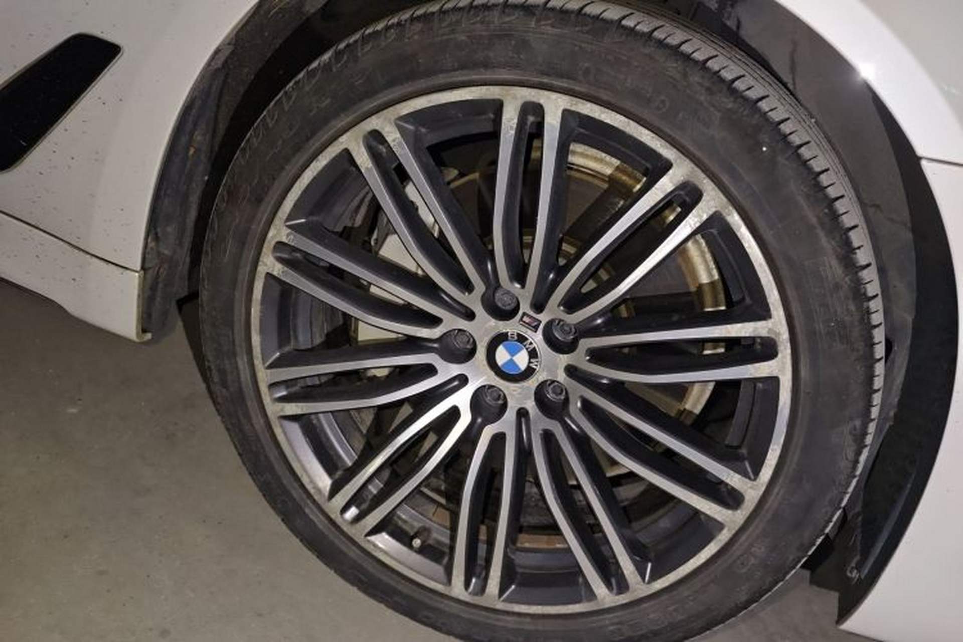 Used BMW 5 Series 2018 530Li Leading Model M Sport Package Right Front Wheel Hub