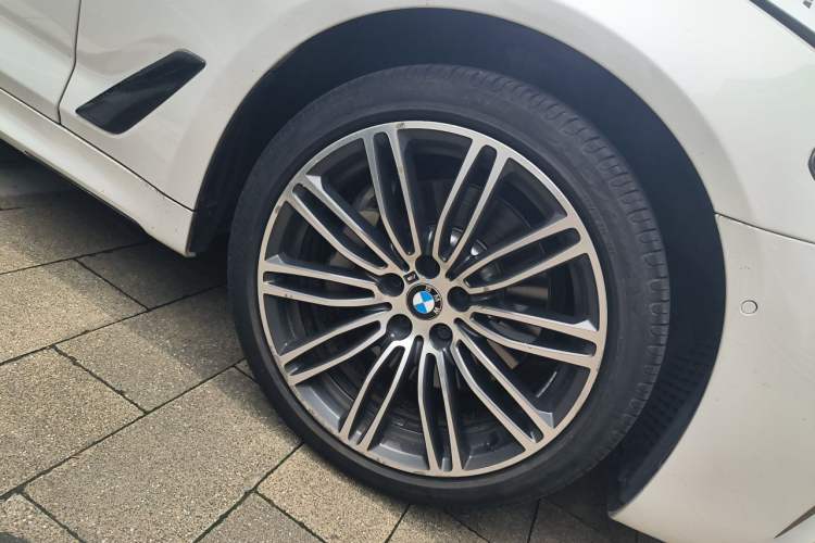 Used BMW 5 Series 2018 530Li Luxury Edition M Sport Package Right Front Wheel Hub