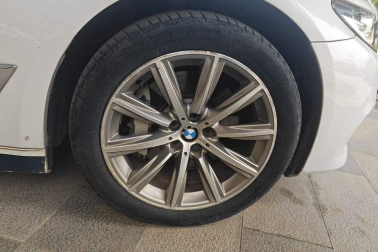 Used BMW 5 Series  Right Front Wheel Hub