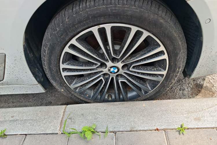 Used BMW 5 Series 2018 530Li Leading Edition Luxury Package Right Front Wheel Hub
