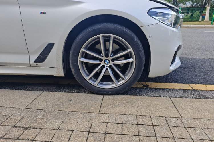 Used BMW 5 Series 2018 525Li M Sport Package Right Front Wheel Hub