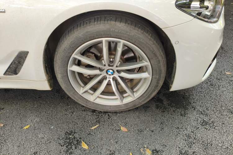 Used BMW 5 Series 2018 525Li M Sport Package Right Front Wheel Hub