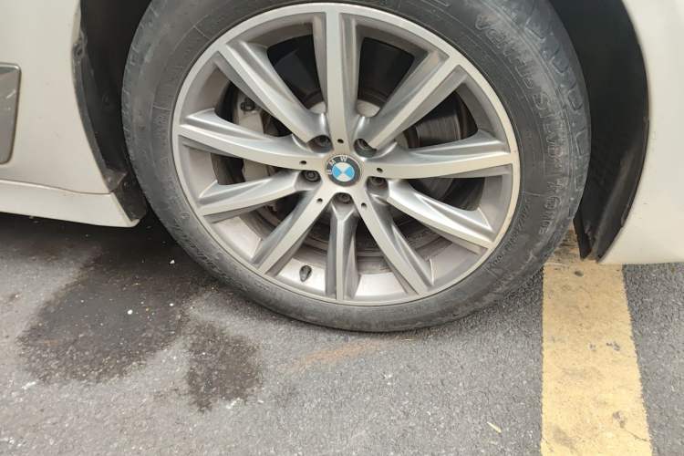 Used BMW 5 Series 2018 528Li Launch Special Edition Right Front Wheel Hub