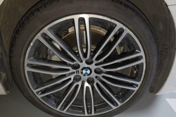 Used BMW 5 Series 2018 530Li Luxury Edition M Sport Package Right Front Wheel Hub