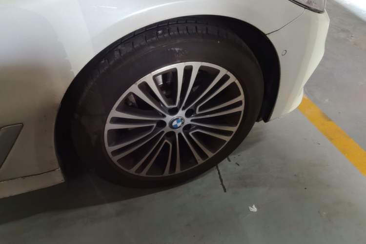 Used BMW 5 Series 2018 530Li Luxury Edition Premium Package Right Front Wheel Hub