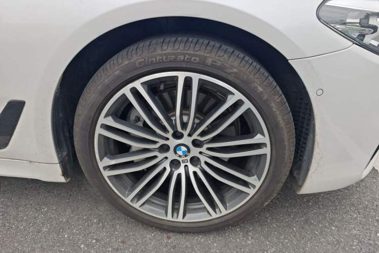 Used BMW 5 Series 2018 Restyled 530Li Leading Edition M Sport Package Right Front Wheel Hub