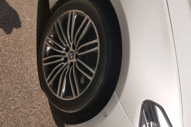 Used BMW 5 Series 2018 Restyled 530Li Leading Edition M Sport Package Right Front Wheel Hub