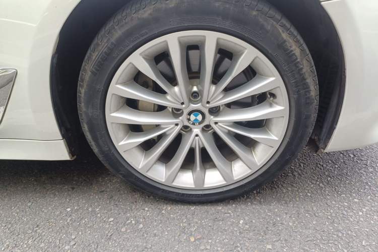 Used BMW 5 Series 2018 Revised Version 530Li Leading Edition Luxury Package Right Front Wheel Hub