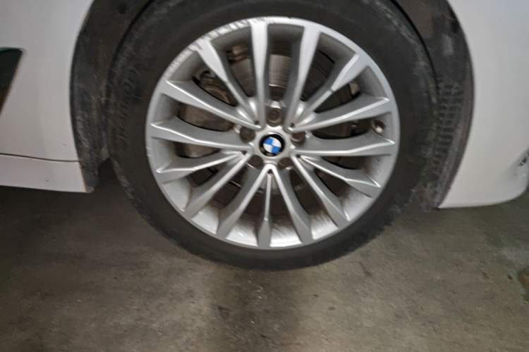 Used BMW 5 Series 2018 525Li Luxury Package Right Front Wheel Hub