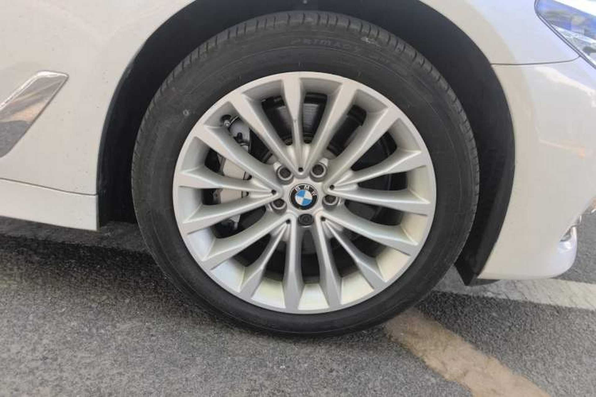 Used BMW 5 Series 2018 Facelifted 530Li xDrive Luxury Package Right Front Wheel Hub