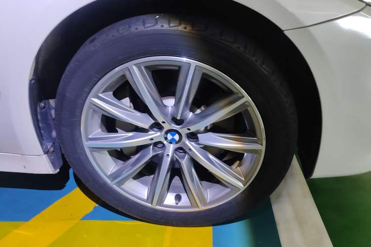Used BMW 5 Series 2018 528Li Launch Special Edition Right Front Wheel Hub
