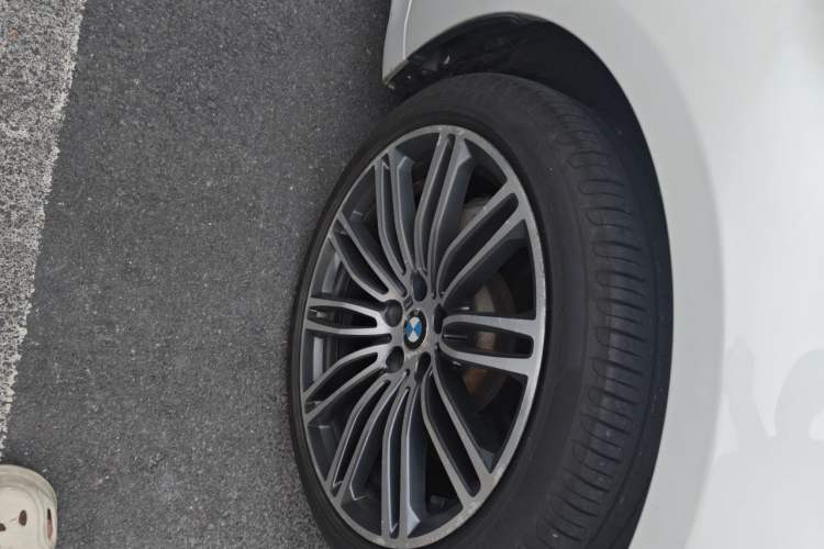Used BMW 5 Series 2018 530Li Luxury Edition M Sport Package Right Front Wheel Hub