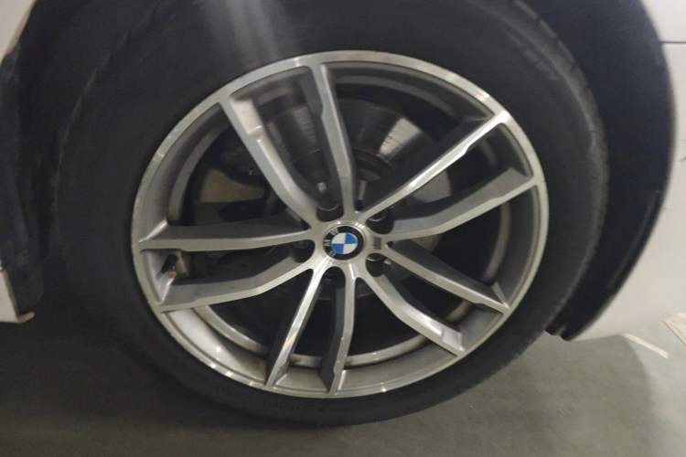 Used BMW 5 Series 2018 525Li M Sport Package Right Front Wheel Hub