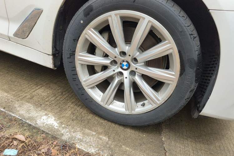 Used BMW 5 Series 2018 528Li Launch Special Edition Right Front Wheel Hub