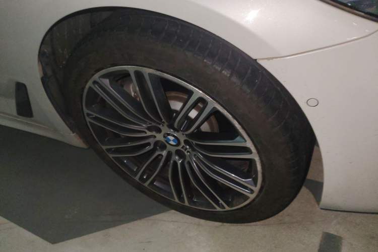 Used BMW 5 Series 2018 530Li Leading Model M Sport Package Right Front Wheel Hub