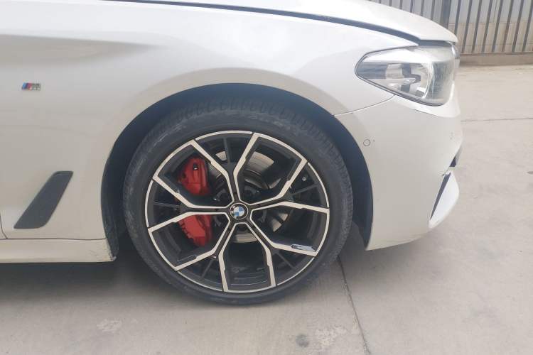 Used BMW 5 Series 2018 525i M Sport Package Right Front Wheel Hub