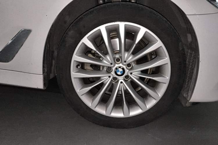 Used BMW 5 Series 2018 525Li Luxury Package Right Front Wheel Hub
