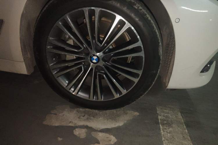 Used BMW 5 Series 2018 Facelifted 530Li Luxury Edition Premium Package Right Front Wheel Hub