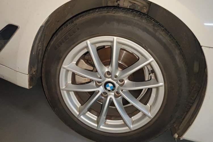 Used BMW 5 Series  Right Front Wheel Hub