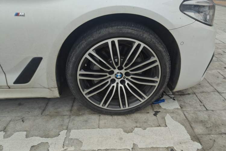 Used BMW 5 Series 2018 Restyled 530Li Leading Edition M Sport Package Right Front Wheel Hub