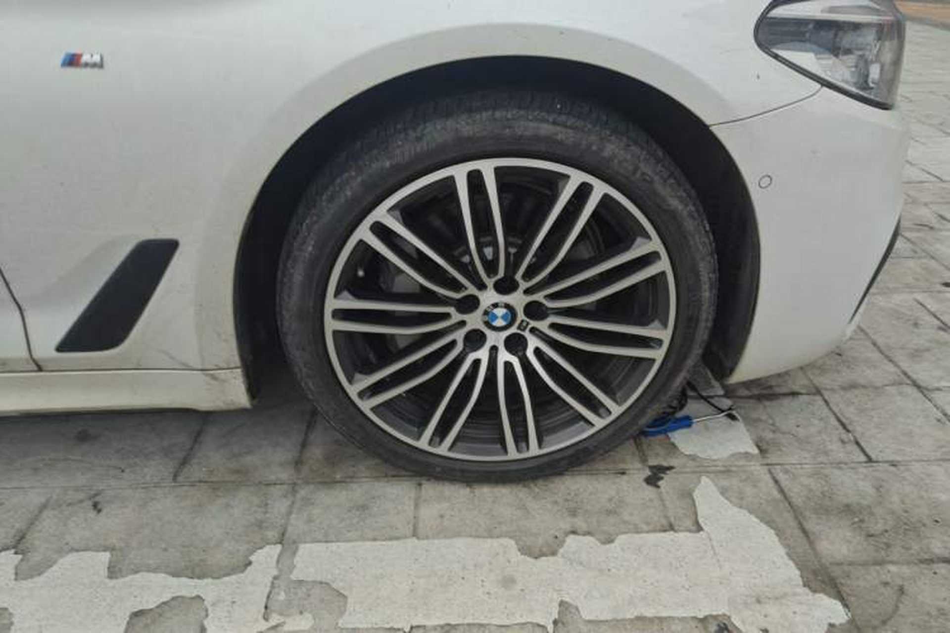 Used BMW 5 Series 2018 Restyled 530Li Leading Edition M Sport Package Right Front Wheel Hub