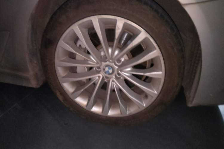 Used BMW 5 Series 2018 530Li Leading Edition Luxury Package Right Front Wheel Hub