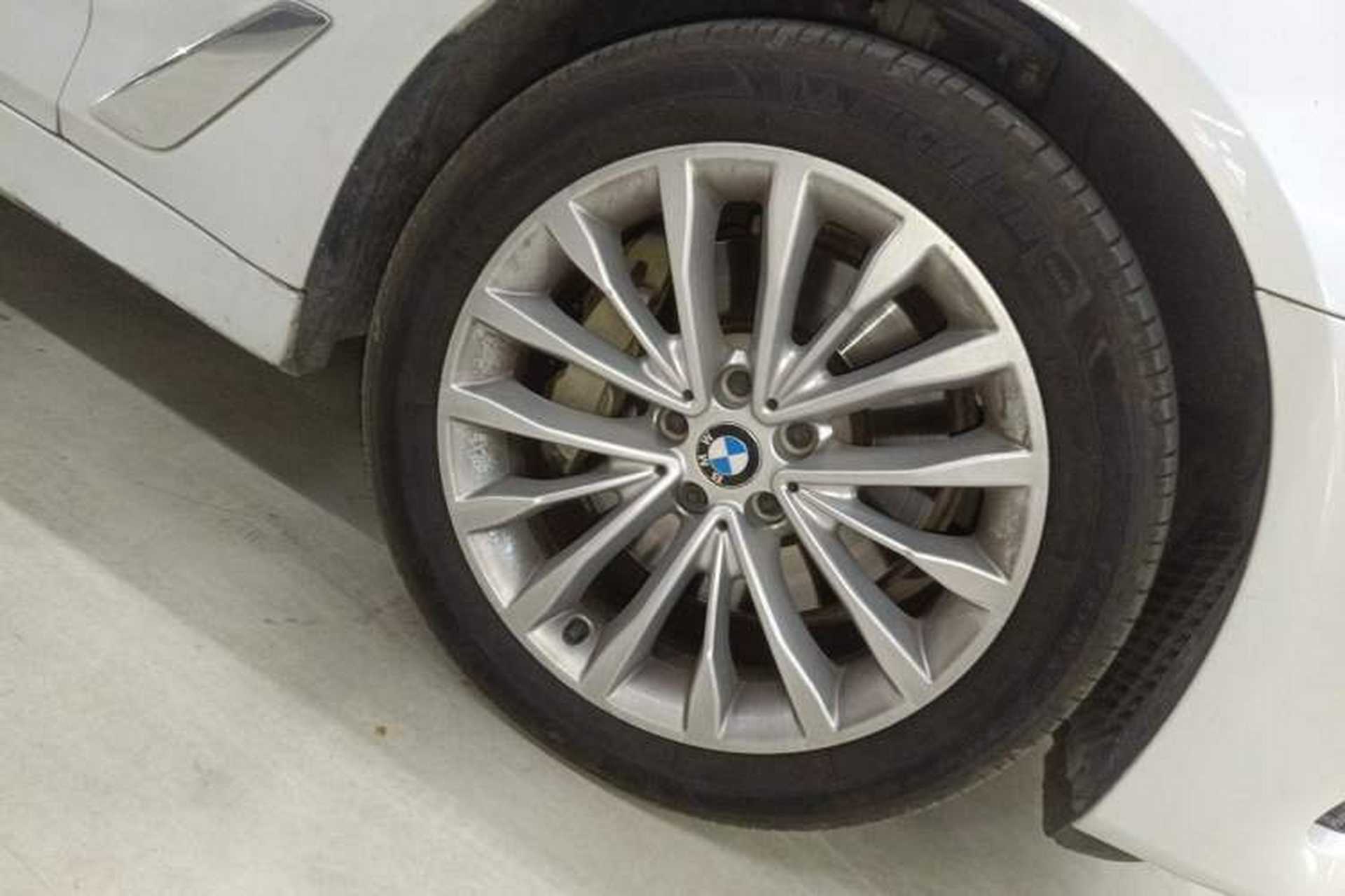Used BMW 5 Series 2018 Revised Version 530Li Leading Edition Luxury Package Right Front Wheel Hub